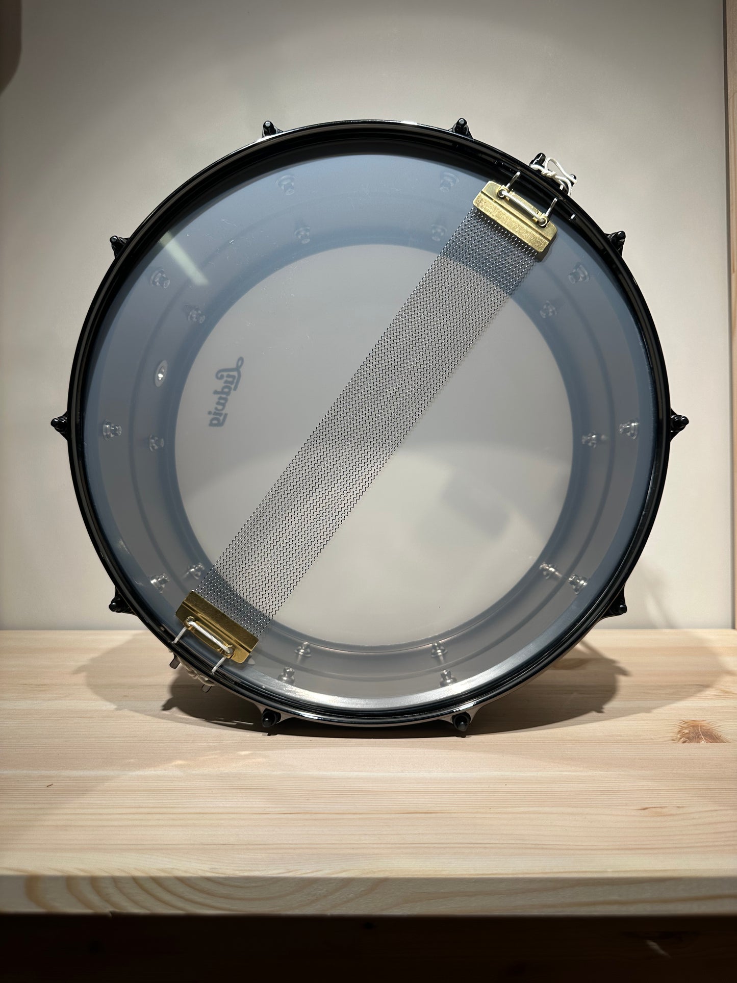 Ludwig LU6514 6.5x14inch Universal Brass Snare, Black Nickel Plated Shell