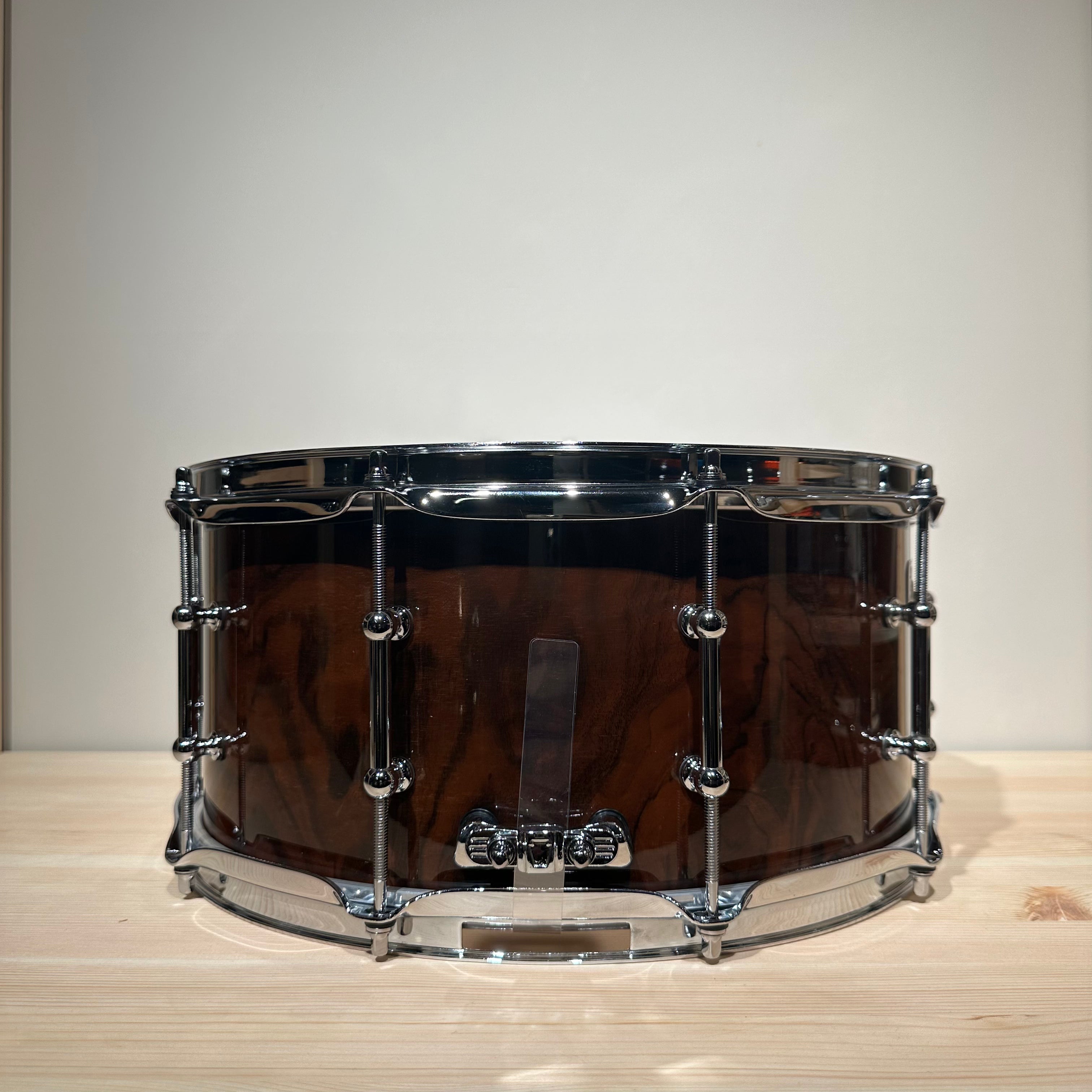 Ludwig LU6514WA 6.5x14inch Universal Wood Snare Drum, Walnut Burl