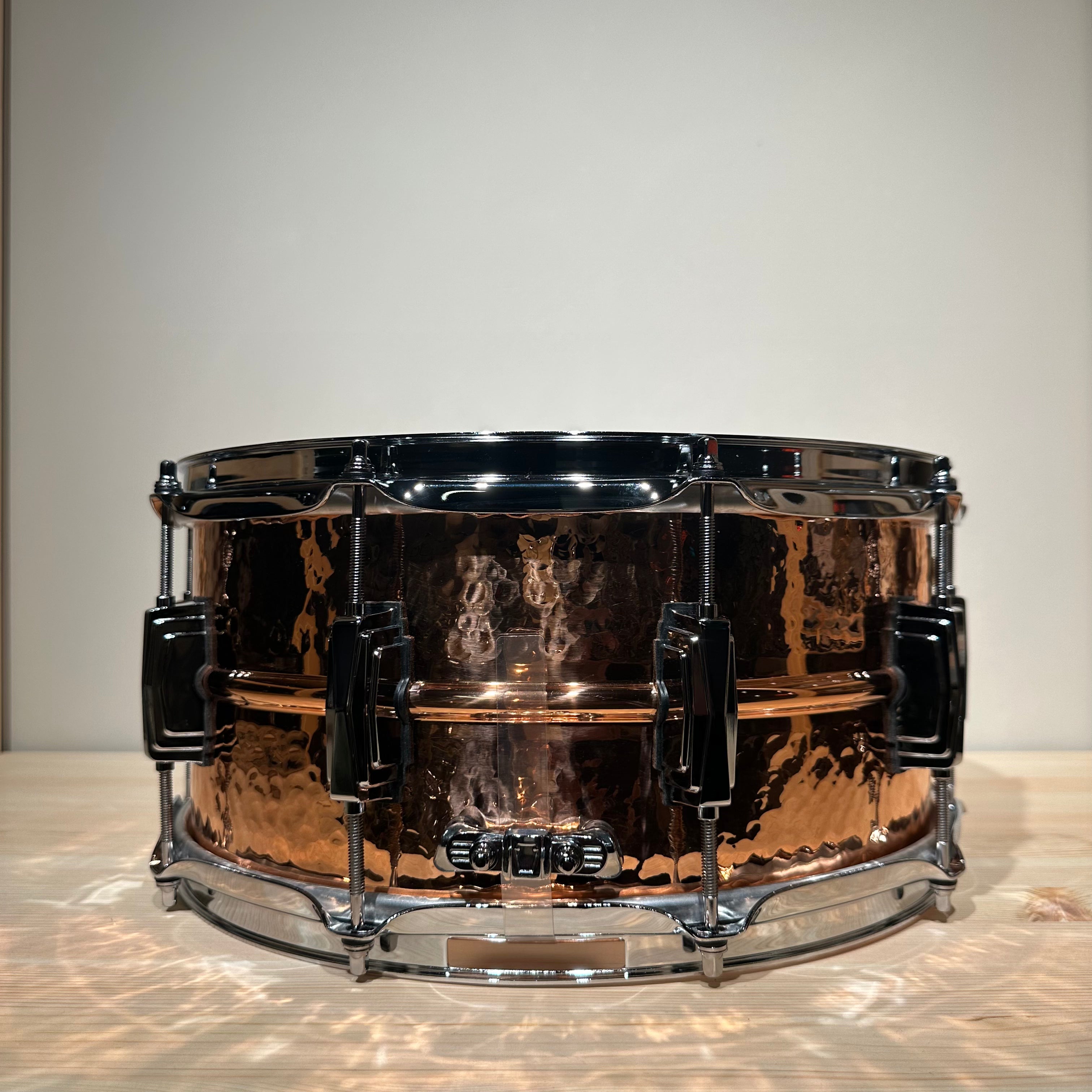 Ludwig LC662K 6.5x14inch Copperphonic Snare Drum, Hammered Shell, Iugs