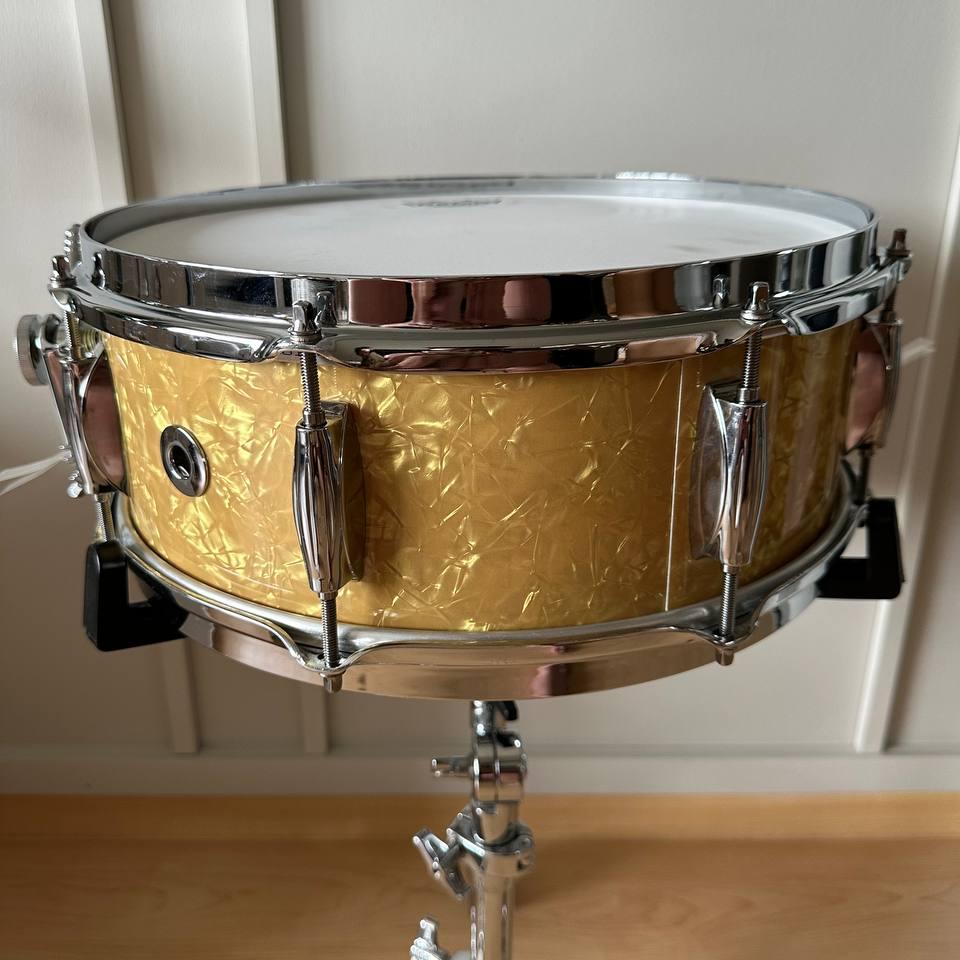 [Preloved] Gretsch BroadKaster Antique Pearl Snare Drum