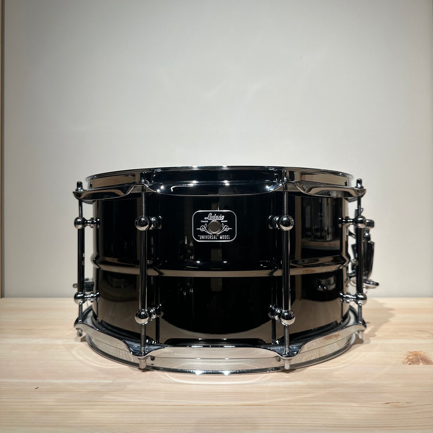 L14-LU0713CDIR Ludwig LU0713C 7x13inch Universal Brass Snare, Black Nickel Plated Shell