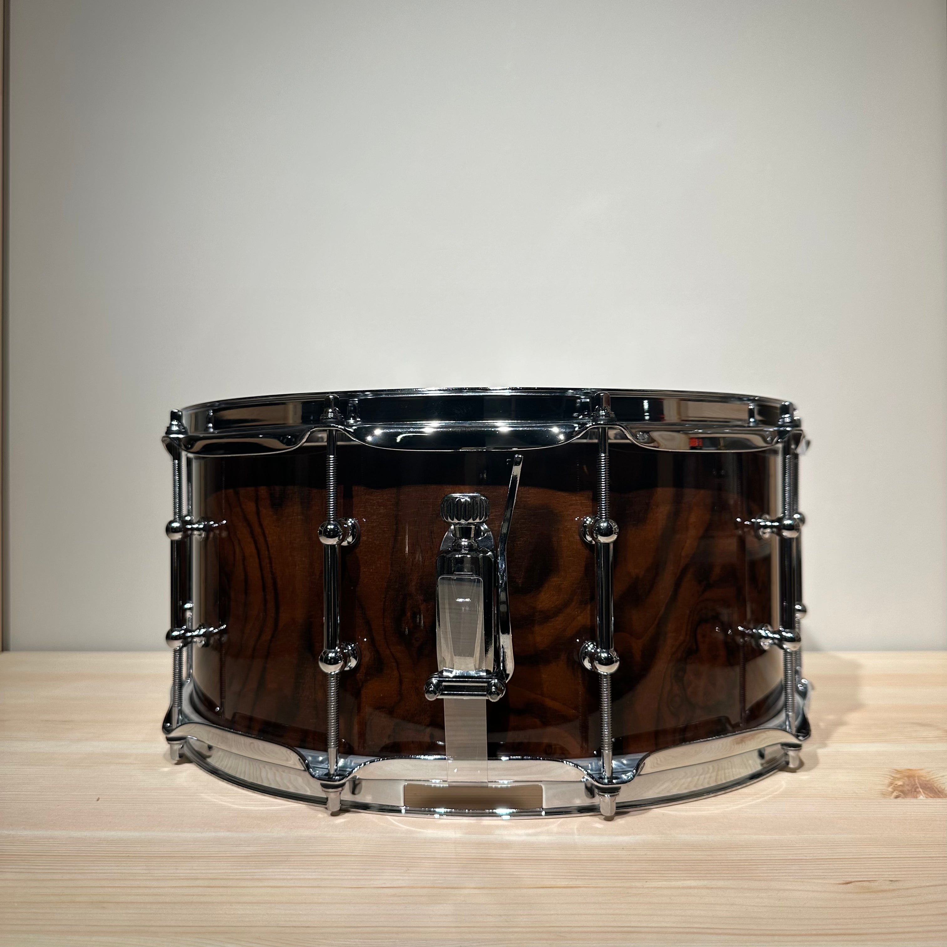 Ludwig LU6514WA 6.5x14inch Universal Wood Snare Drum, Walnut Burl